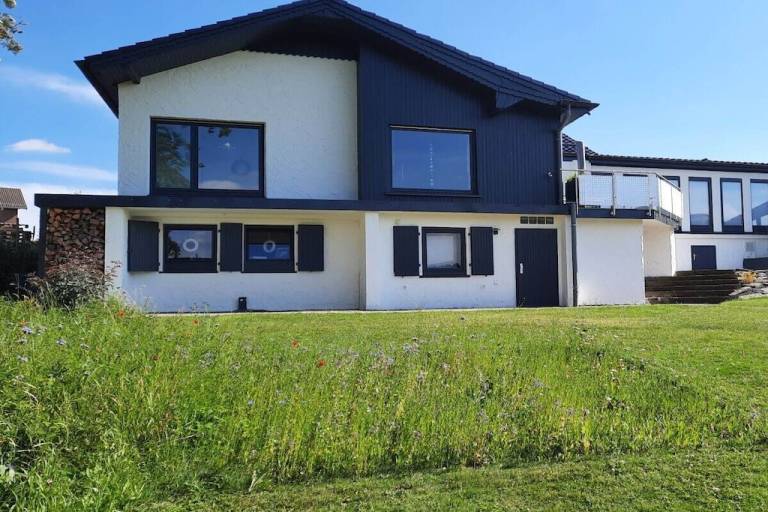 Fully equipped nice vacation home with patio, yard & grill | Pets are welcome — photo 3