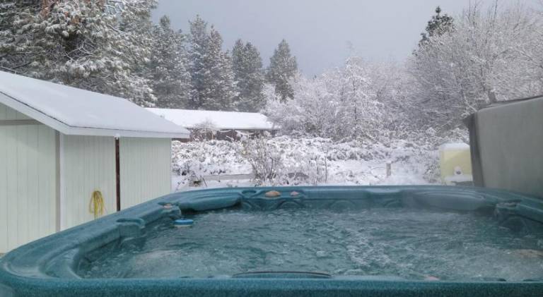 Vacation home with hot tub | Dogs allowed — photo 3
