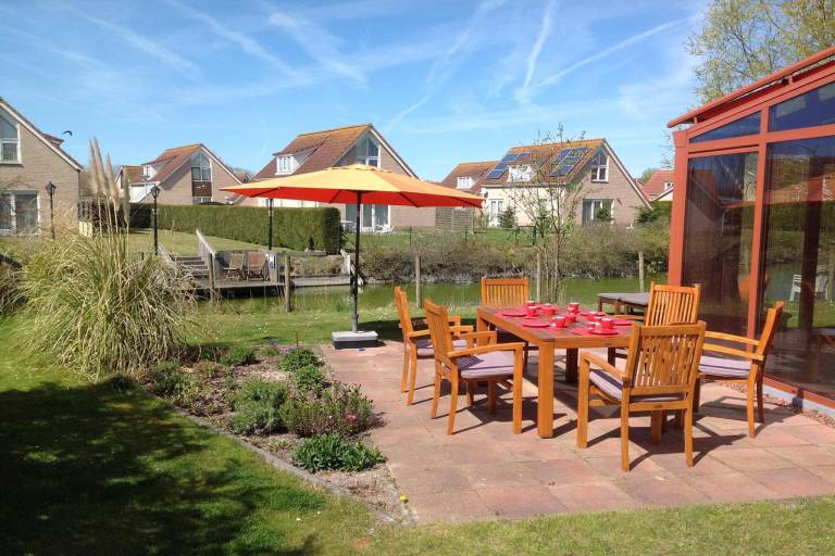 Voll ausgestattetes schönes Ferienhaus mit Garten und Terrasse | Nah am Strand | Haustiere erlaubt