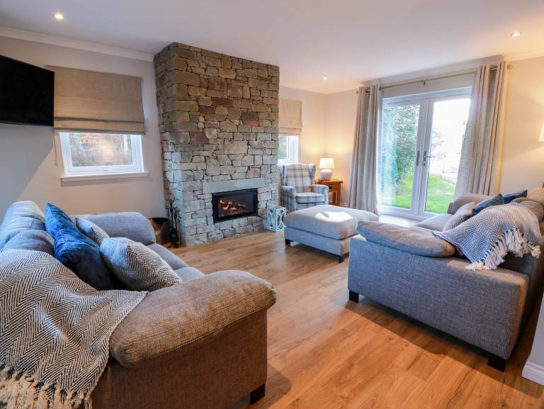 Children-friendly cottage with yard & hot tub | Pets are welcome — photo 4