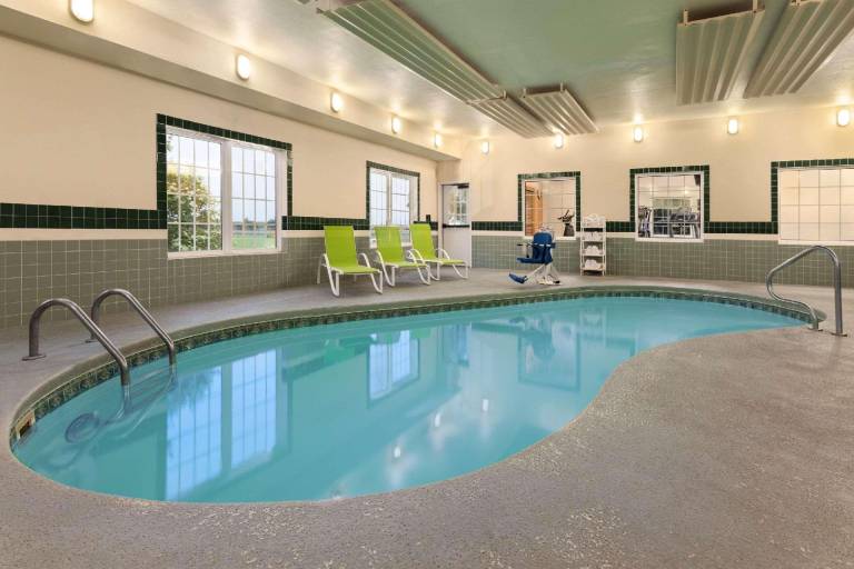 Country Inn & Suites by Radisson, Salina, KS — photo 2