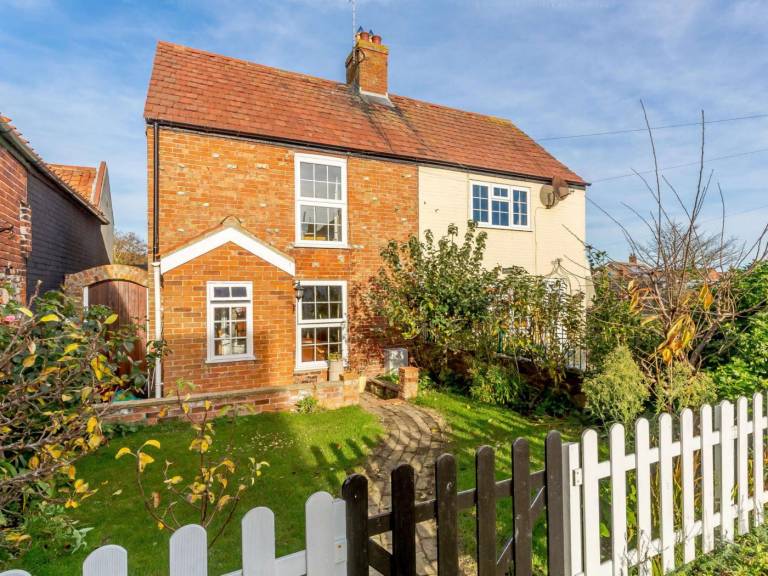 Fully equipped lovely cottage with yard | Close to the beach | Pets are welcome in Great Yarmouth