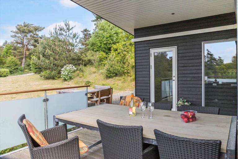 Beautiful vacation home with terrace, barbeque & jacuzzi | Pets allowed in Ebeltoft