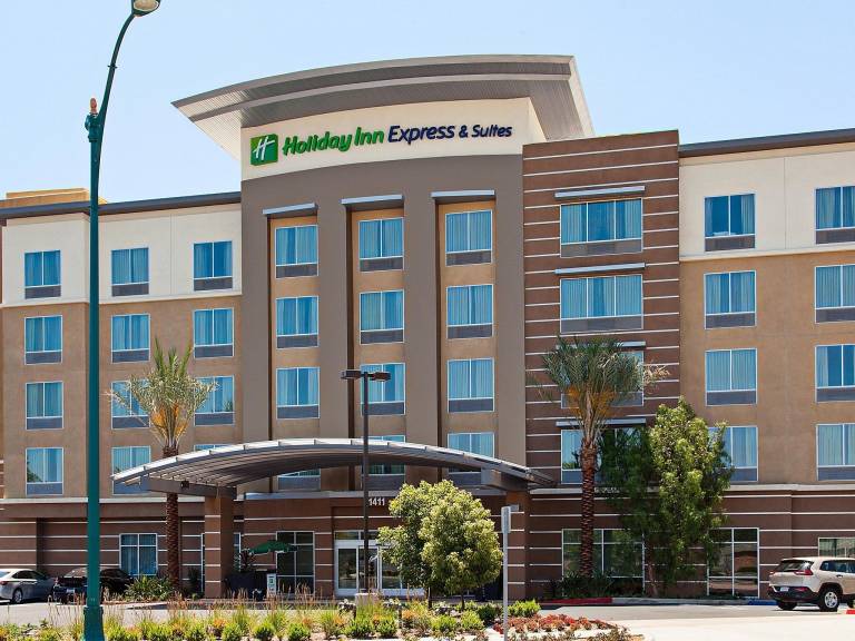 Holiday Inn Express & Suites Anaheim Resort Area By IHG