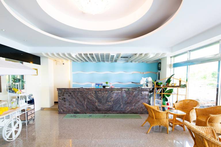 Lovestar Lakeside Hotel-Stars Building — photo 4