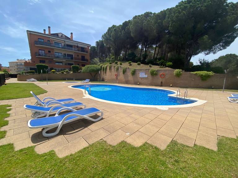 Apartment 'Apartamento-loft, Lloret De Mar' with Shared Pool, Wi-Fi and Air Conditioning in Lloret de Mar