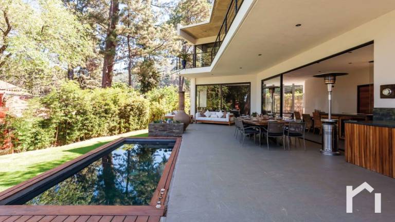 House with large terrace and jacuzzi in Av&aacute;ndaro