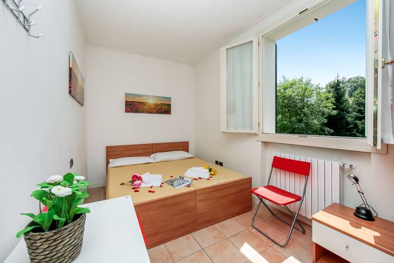 Apartment with garden & patio | Lake view — photo 4