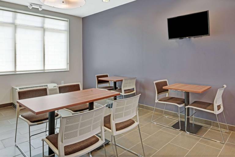 Microtel Inn & Suites by Wyndham Philadelphia Airport Ridley — photo 3