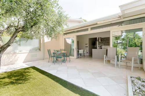 Holiday apartment with garden, terrace & private pool — photo 3