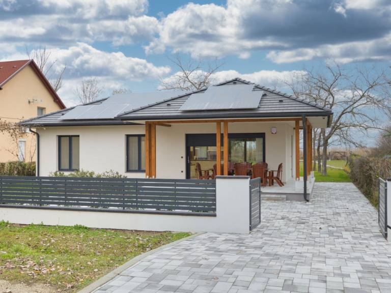 ház  Balatonakali