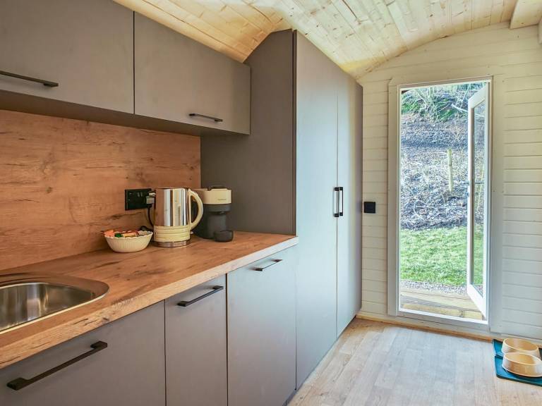 Cottage with yard | Pet-friendly — photo 5