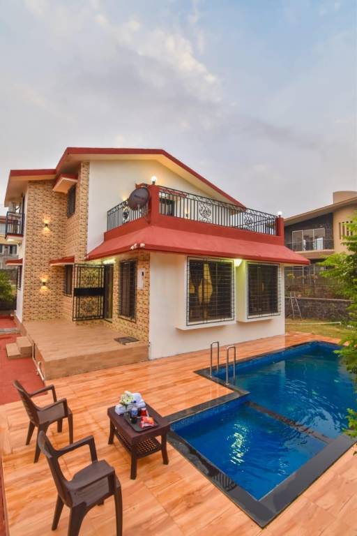 Villa with pool — photo 4