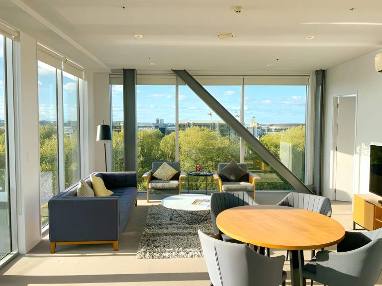 Serviced apartment with terrace & garden | Near Saint Patrick's Cathedral | Suitable for remote work | Pets allowed — photo 2