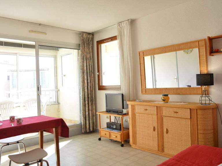 Holiday apartment with pool — photo 2