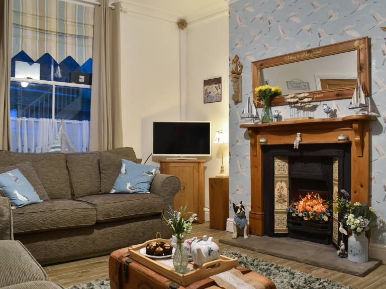 Cottage | River view in Whitby
