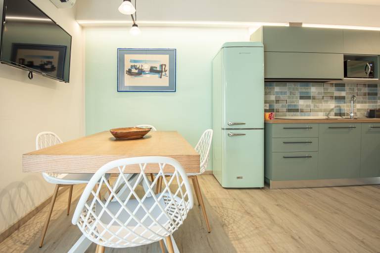 Fully equipped holiday apartment with patio & fast internet | Sea view | Close to the beach | Dogs allowed — photo 5