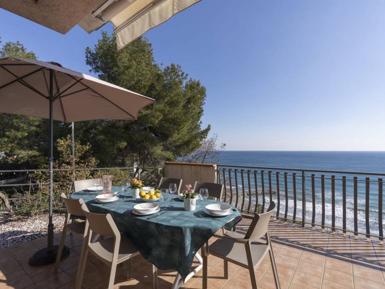 House with yard, patio & barbeque | Sea view — photo 2