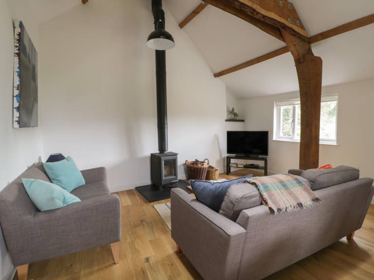 Cottage with garden — photo 4