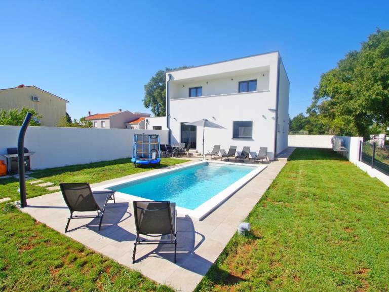 House with patio, private pool & grill — photo 3