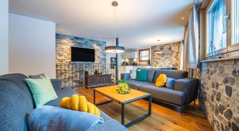 Holiday apartment with jacuzzi | Ski nearby | Pet-friendly in Saas Grund