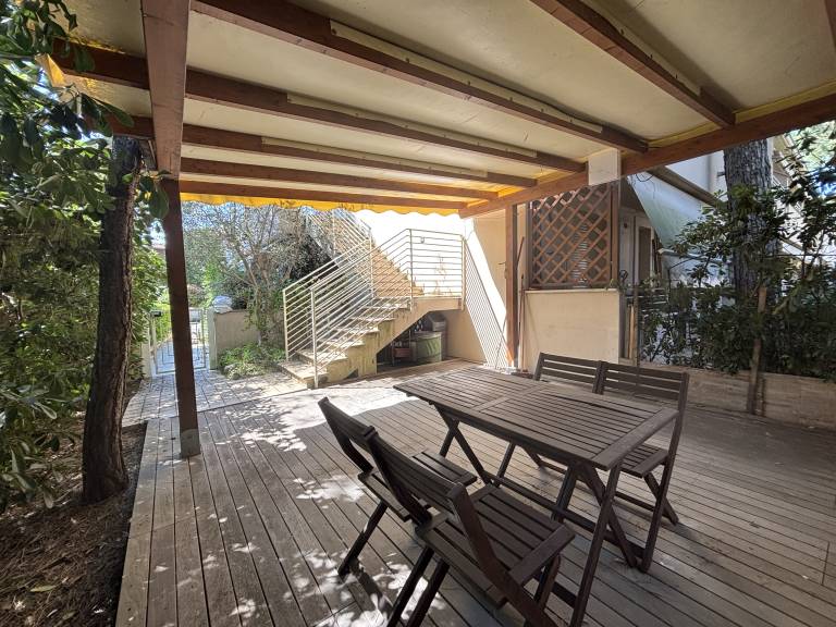 Apartment with patio | City view — photo 4