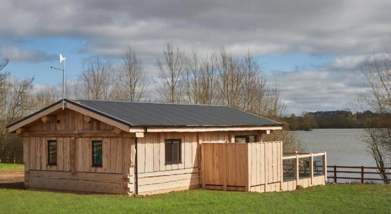 Lodge with patio, hot tub & garden — photo 4