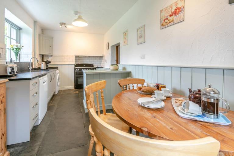 Fully equipped lovely cottage with yard, pool & barbeque | Pets are welcome — photo 5
