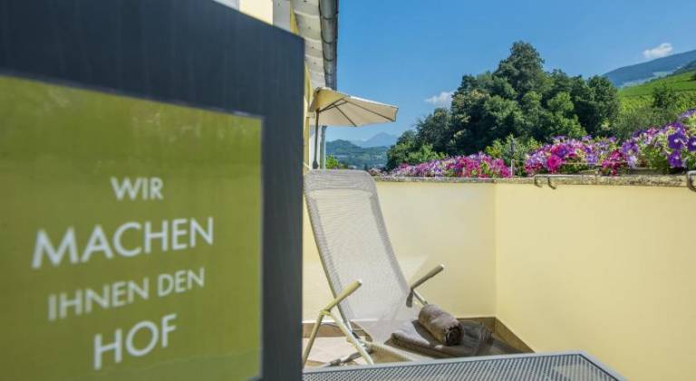 Holiday apartment with BBQ, patio & yard — photo 5