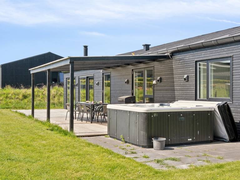 Children-friendly spacious house with sauna, BBQ & hot tub | Sea view | Close to the beach | Pets are welcome — photo 4