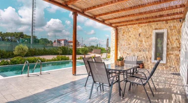 Lovely villa with terrace, private pool & yard | Good for workation | Pets allowed — photo 5
