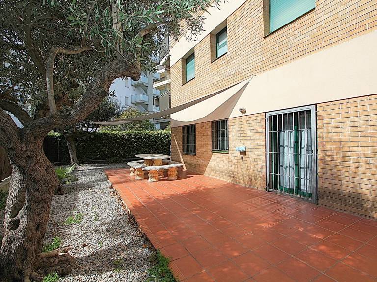 Charming Apt 200m from Beach, A/C, WiFi, Terrace, Sleeps 7 — photo 5