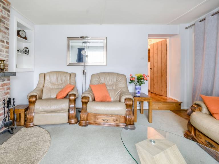 Cottage with 3 rooms for 5 persons — photo 3