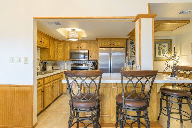 Tiki 323 - Stylish 1BR Condo Sleeps 4 Near Beach — photo 4