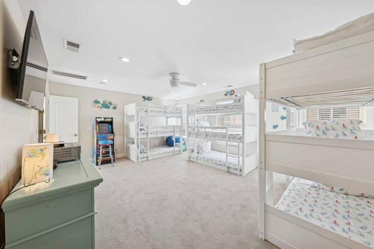 20 Knotts Way @ North Forest Beach Luxury Retreat Steps from the Beach Loaded with Amenities — photo 4