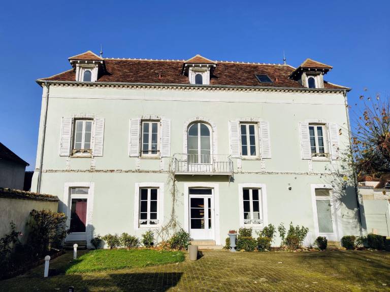 Nice holiday apartment with terrace & garden | Pets are welcome in Sens
