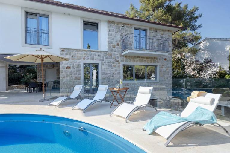 Villa with garden, heated pool & patio in Hvar
