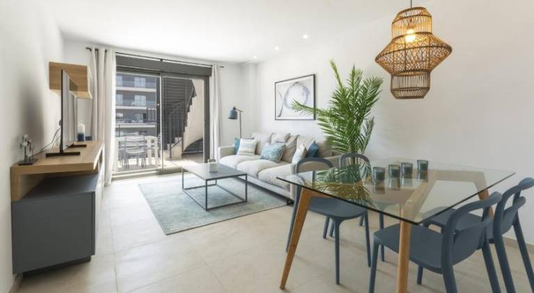Lovely holiday apartment with garden, patio & pool | Close to the beach | Pets allowed in Gandia