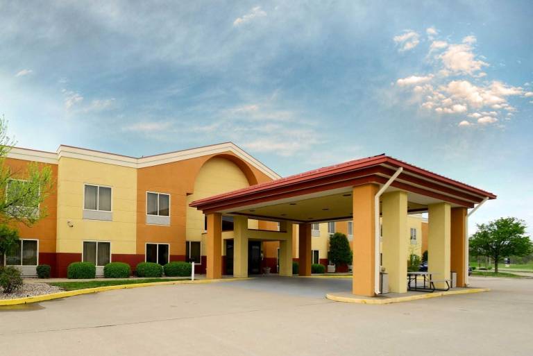 Baymont By Wyndham Marion in Marion, IL