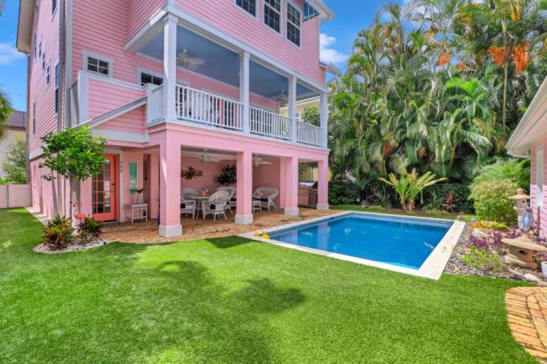 Vacation home with private pool | Pets allowed — photo 3