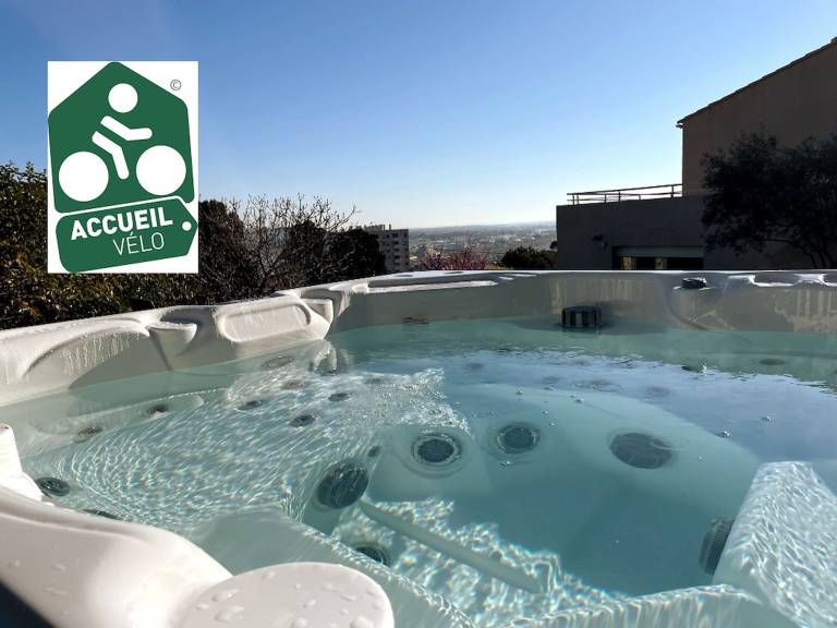 Fully equipped villa with terrace, jacuzzi & barbeque | Pet-friendly — photo 2