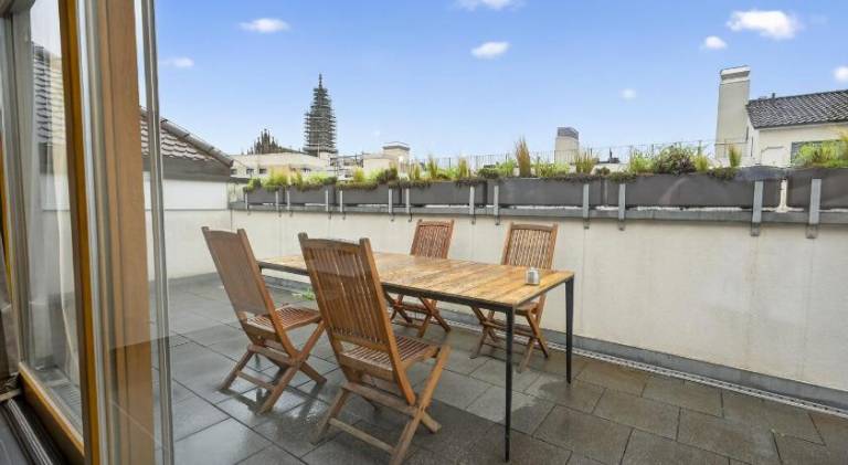 Exclusive Rooftop Duplex Penthouse, Hot Tub, 2 Terrace Views, 230sqm, Downtown, 6min walk to main st in Muttenz