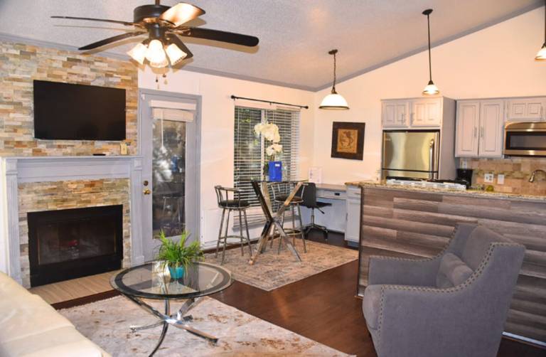 Holiday apartment with pool in Irving, TX