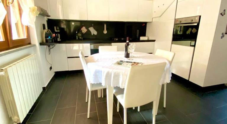 Rental apartment with patio — photo 2
