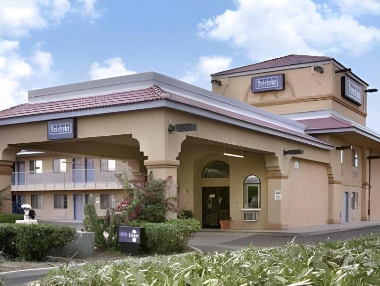 Travelodge by Wyndham Tucson AZ