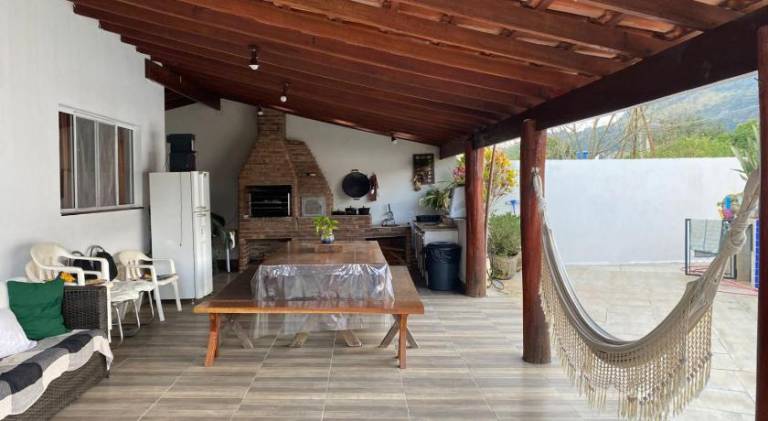 House with pool — photo 3