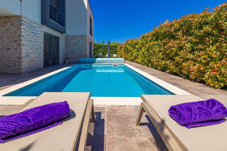 Family-oriented wonderful holiday apartment with garden, pool & terrace | Pool view | Pet-friendly — photo 4