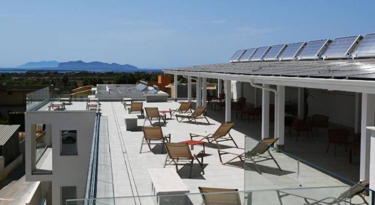 Holiday apartment with yard, terrace & grill — photo 3