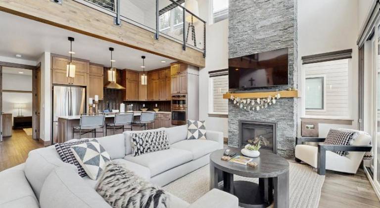 Lovely vacation home with jacuzzi & pool | Ski nearby | Pets are welcome — photo 2