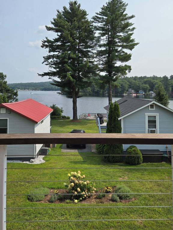 House  Lake Winnisquam